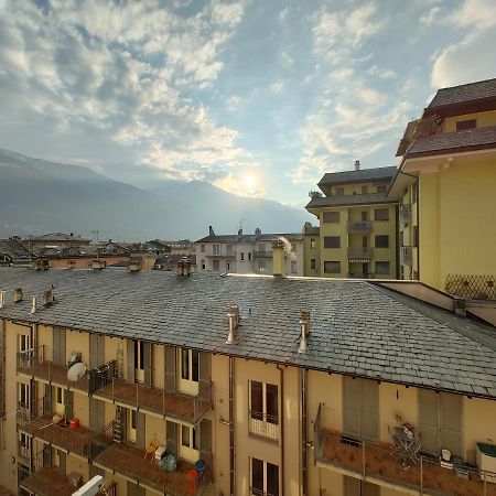 Apartamento La Casa del Birraio Sondrio Exterior foto